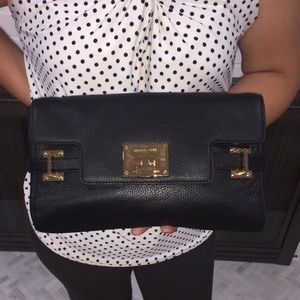 MICHAEL KORS ASTRID LEATHER CLUTCH